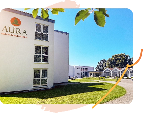 Erfahre mehr über das Meditationsretreat in Bad Meinberg mit Oum und das Team